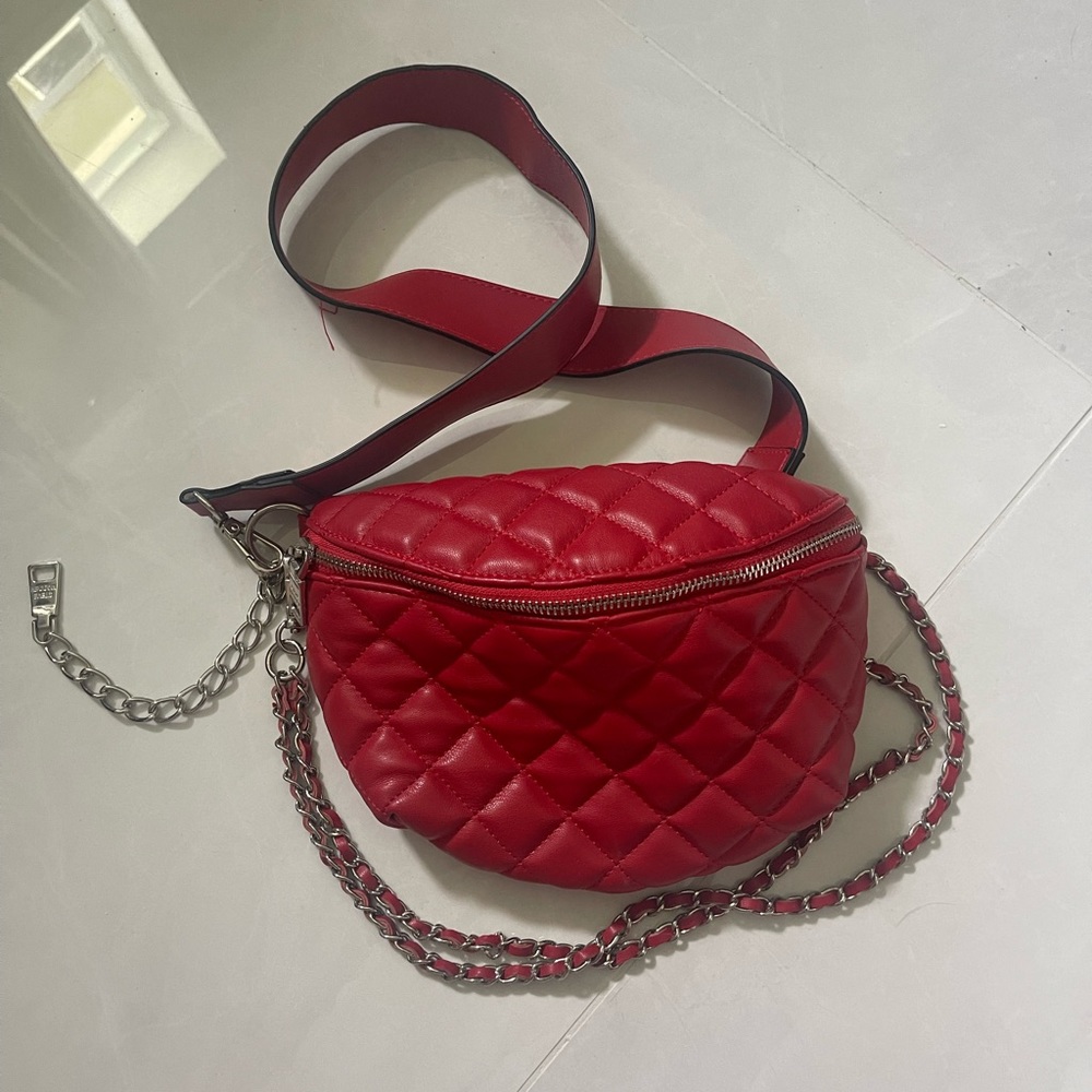 steve madden fanny pack in bright red